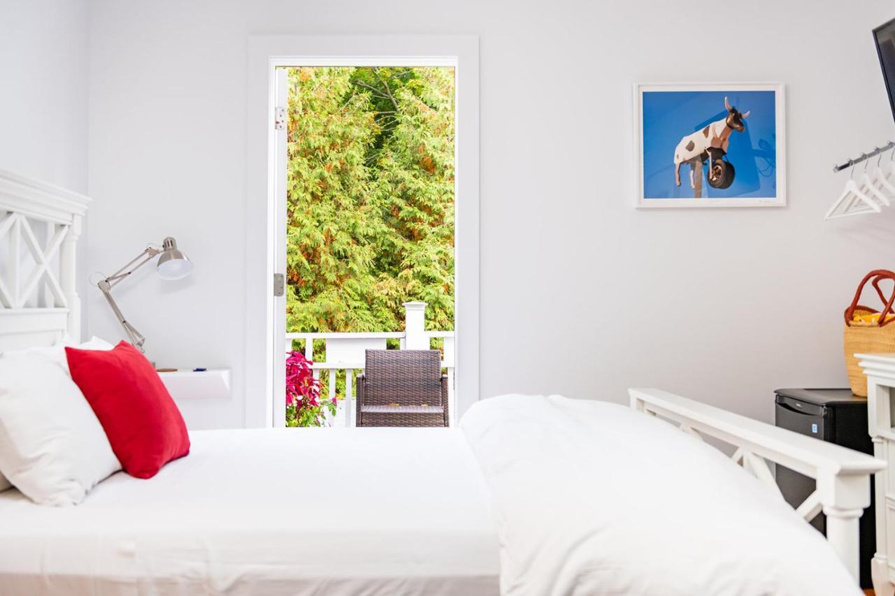 Seven Resort Style Inn Near Beach Shelter Island Heights エクステリア 写真