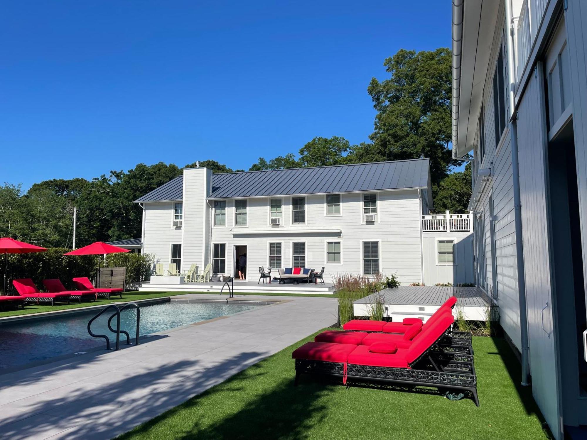Seven Resort Style Inn Near Beach Shelter Island Heights エクステリア 写真